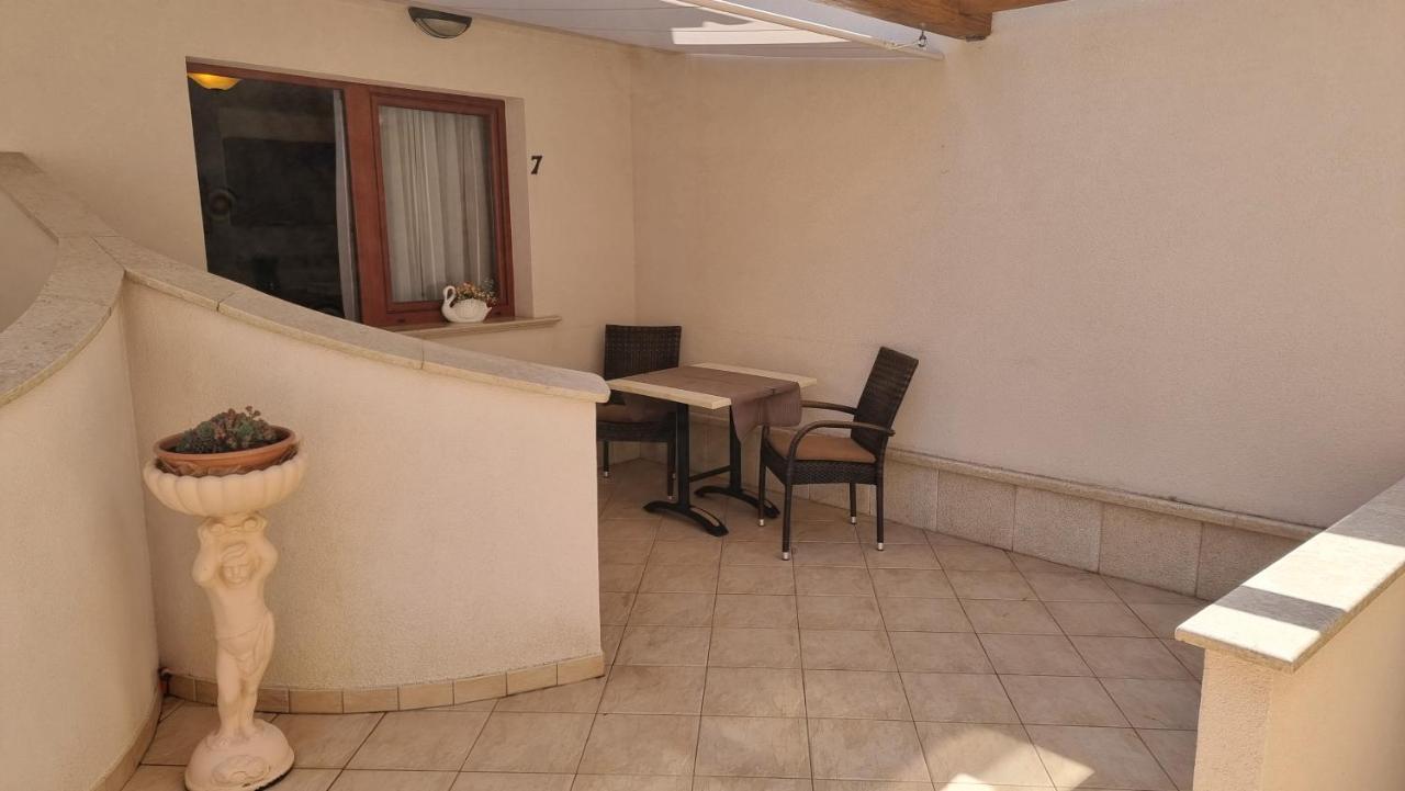 Apartmani Sidro Malinska Kültér fotó