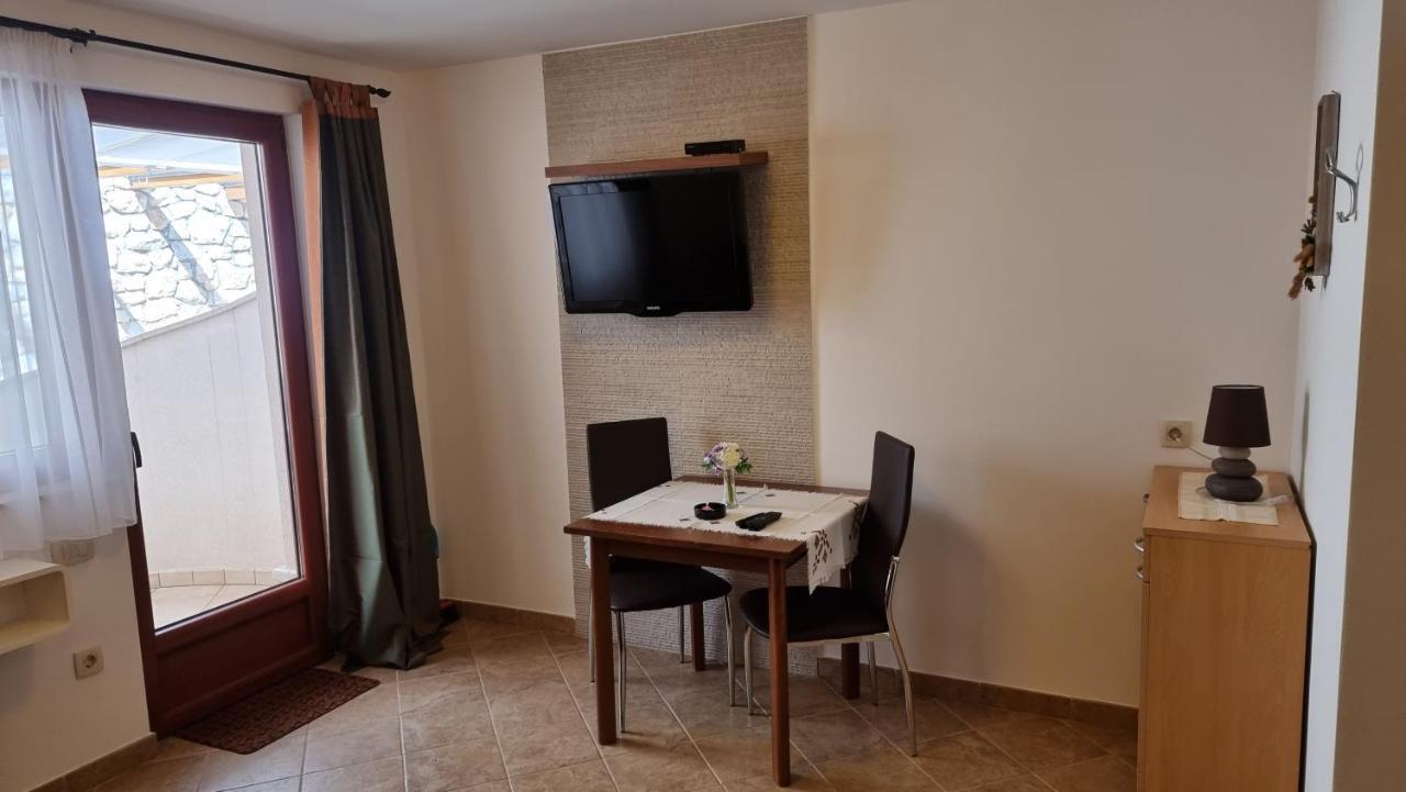 Apartmani Sidro Malinska Kültér fotó