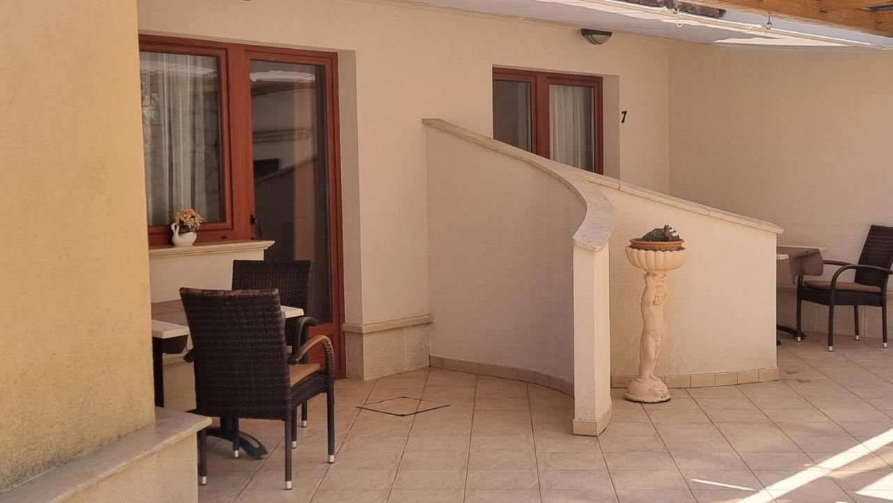 Apartmani Sidro Malinska Kültér fotó